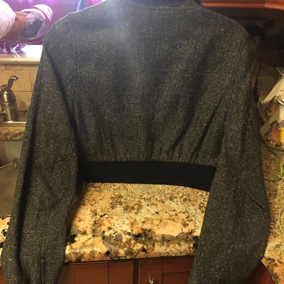 Guess cropped jacket. - Picture 2 of 6